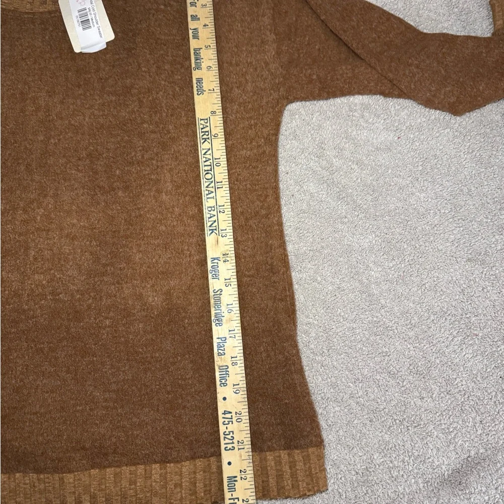 Hem & Thread Cold shoulder brown super soft sweater Size M